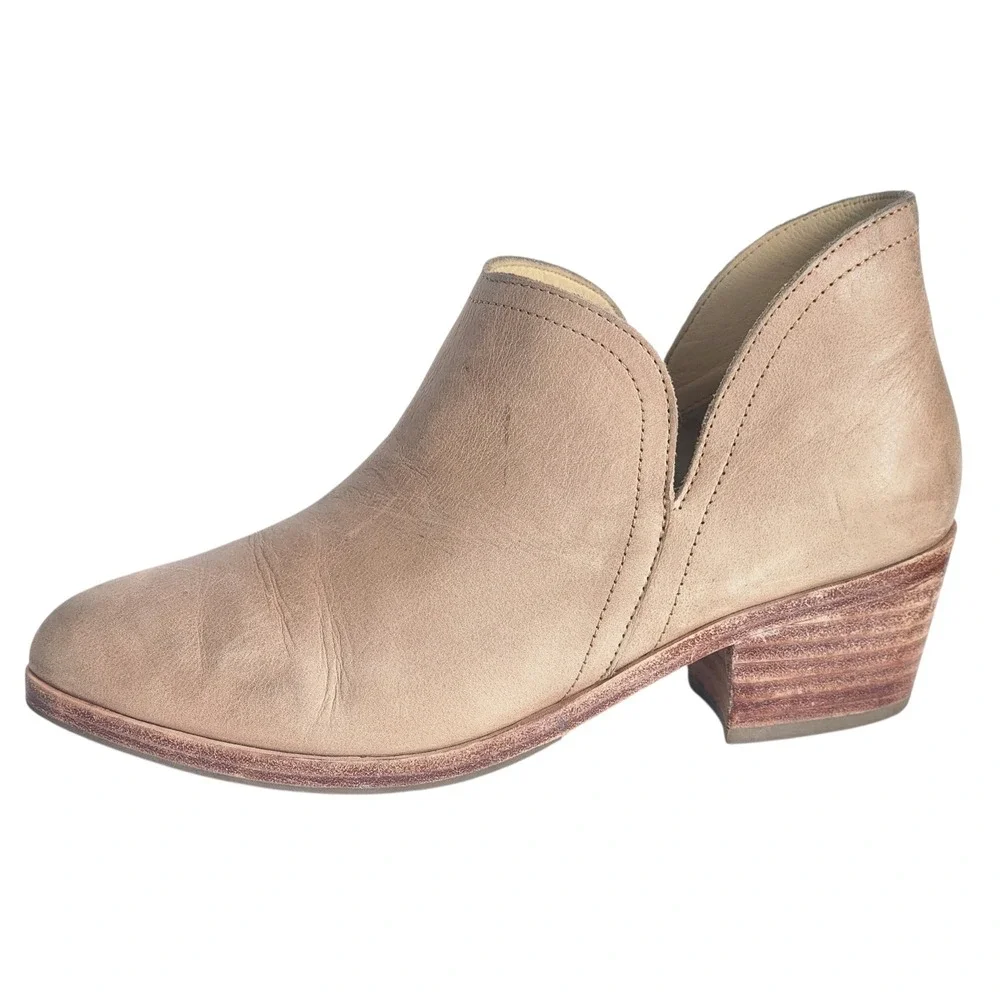 Nisolo Mia Tan Leather V-Cut Ankle Boots Pointed Toe Stacked Heel Size 8.5